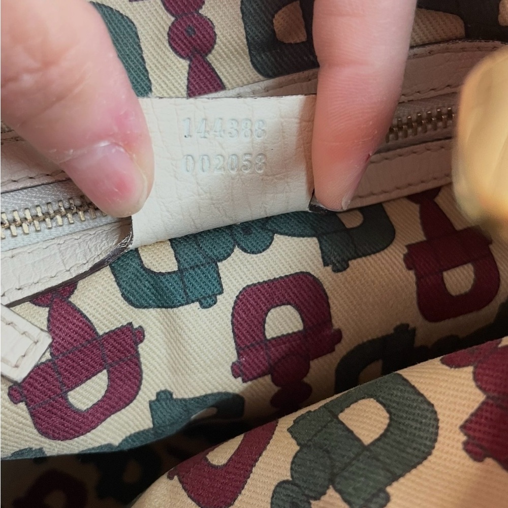 Gucci Sherry Line crossbody with Horsebit chain print interior. - Picture 4 of 6